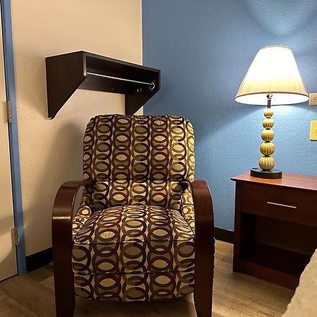 American Inn & Suites Bishop Airport Flint Extérieur photo