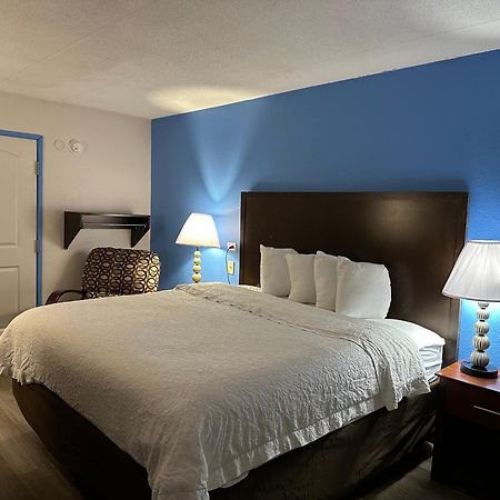 American Inn & Suites Bishop Airport Flint Extérieur photo