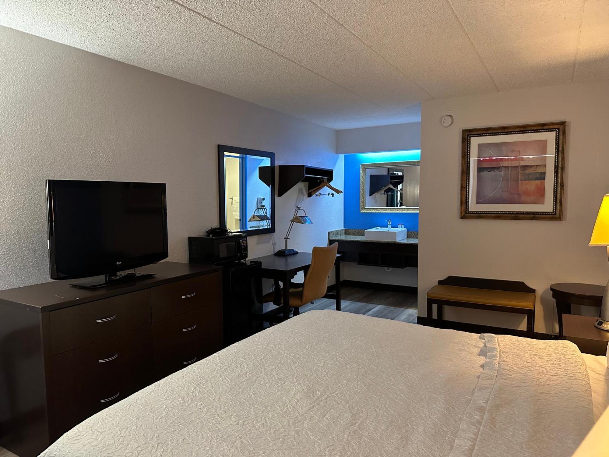 American Inn & Suites Bishop Airport Flint Extérieur photo