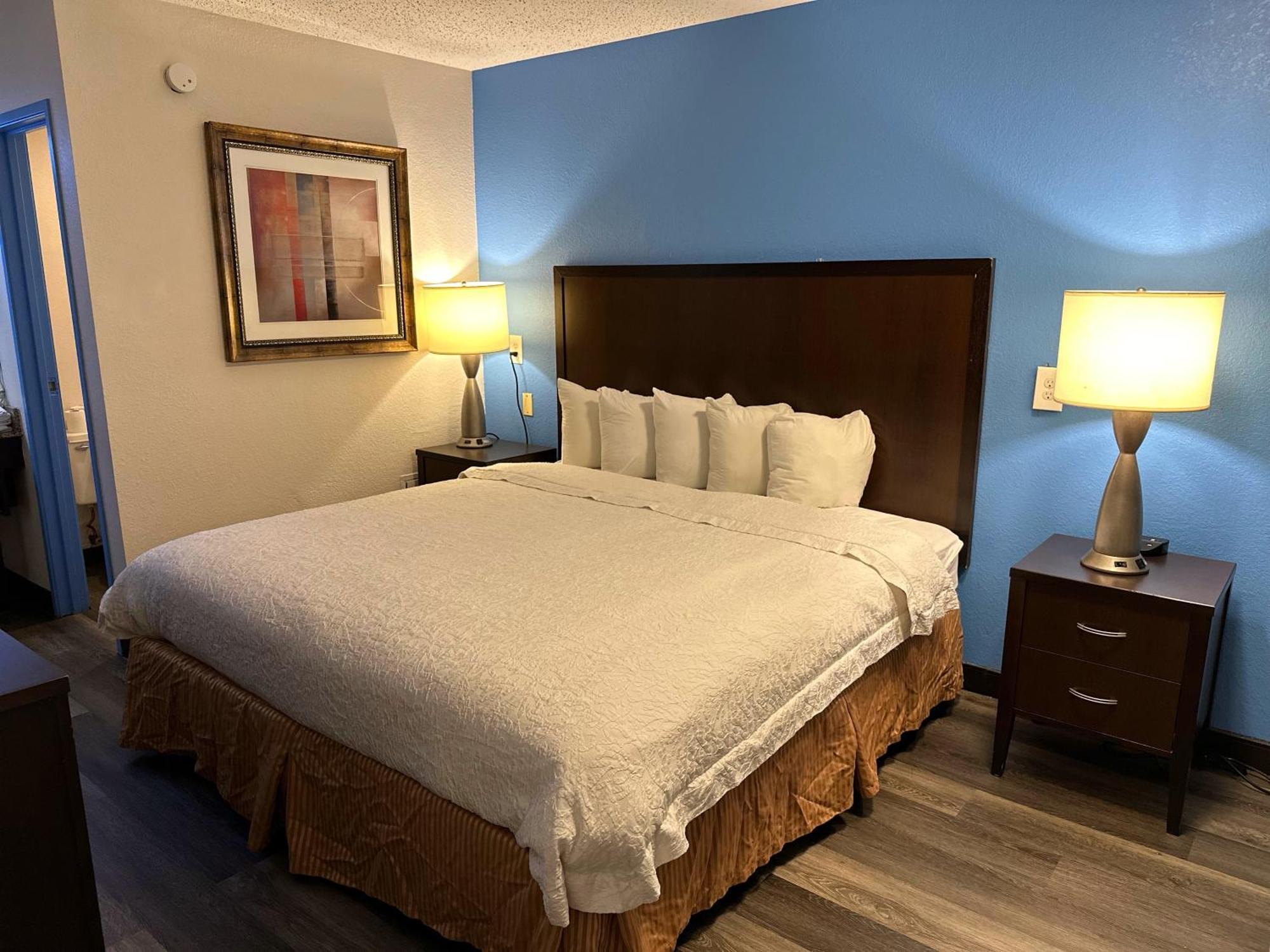 American Inn & Suites Bishop Airport Flint Extérieur photo